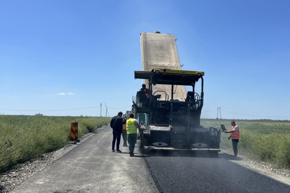 Ialomița: Ultimul drum județean de pământ devine istorie
